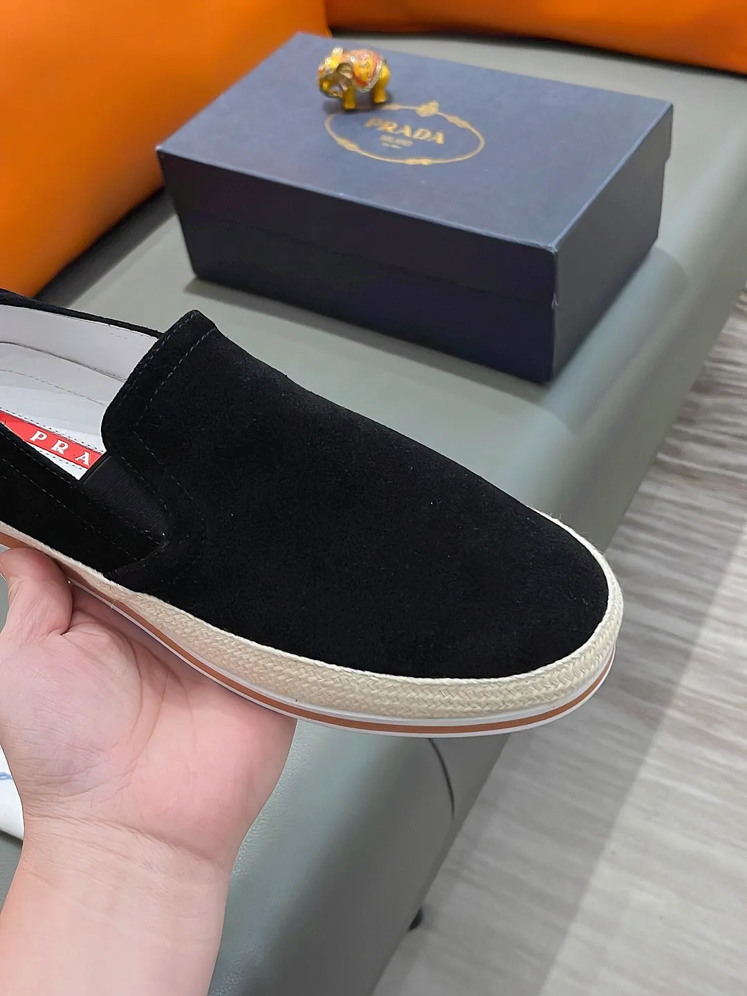 Men's shoes PRADA "Prada" P400 Regular size: 38-44 (slip-on shoes) Product materials: Selected cowhide upper, soft sheepskin foot pads, original factory special outsole.